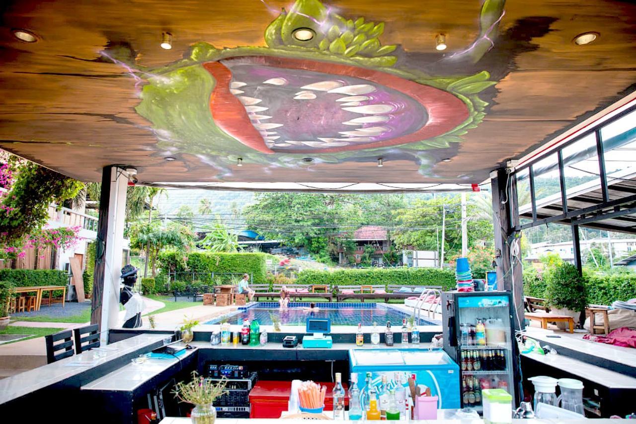 Wet! A Pool Party Hostel By Wild & Wandering Haad Rin Bagian luar foto
