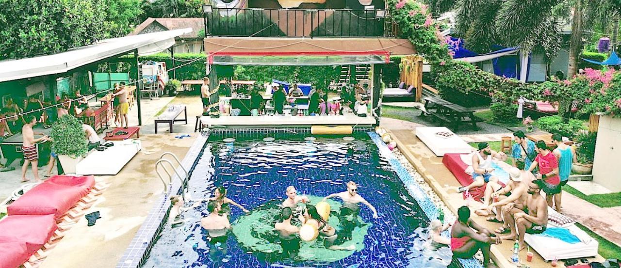 Wet! A Pool Party Hostel By Wild & Wandering Haad Rin Bagian luar foto