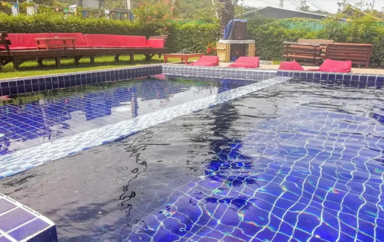 Wet! A Pool Party Hostel By Wild & Wandering Haad Rin Bagian luar foto