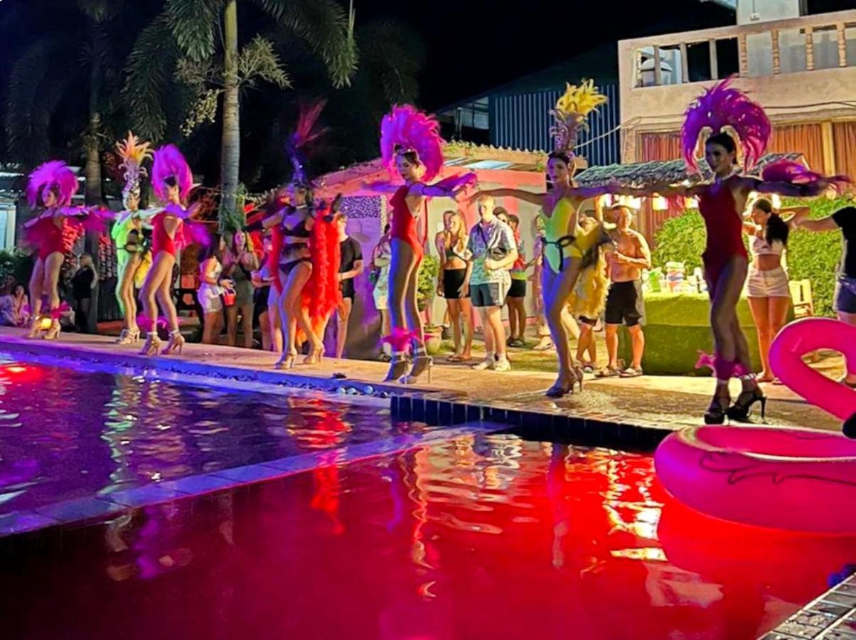 Wet! A Pool Party Hostel By Wild & Wandering Haad Rin Bagian luar foto