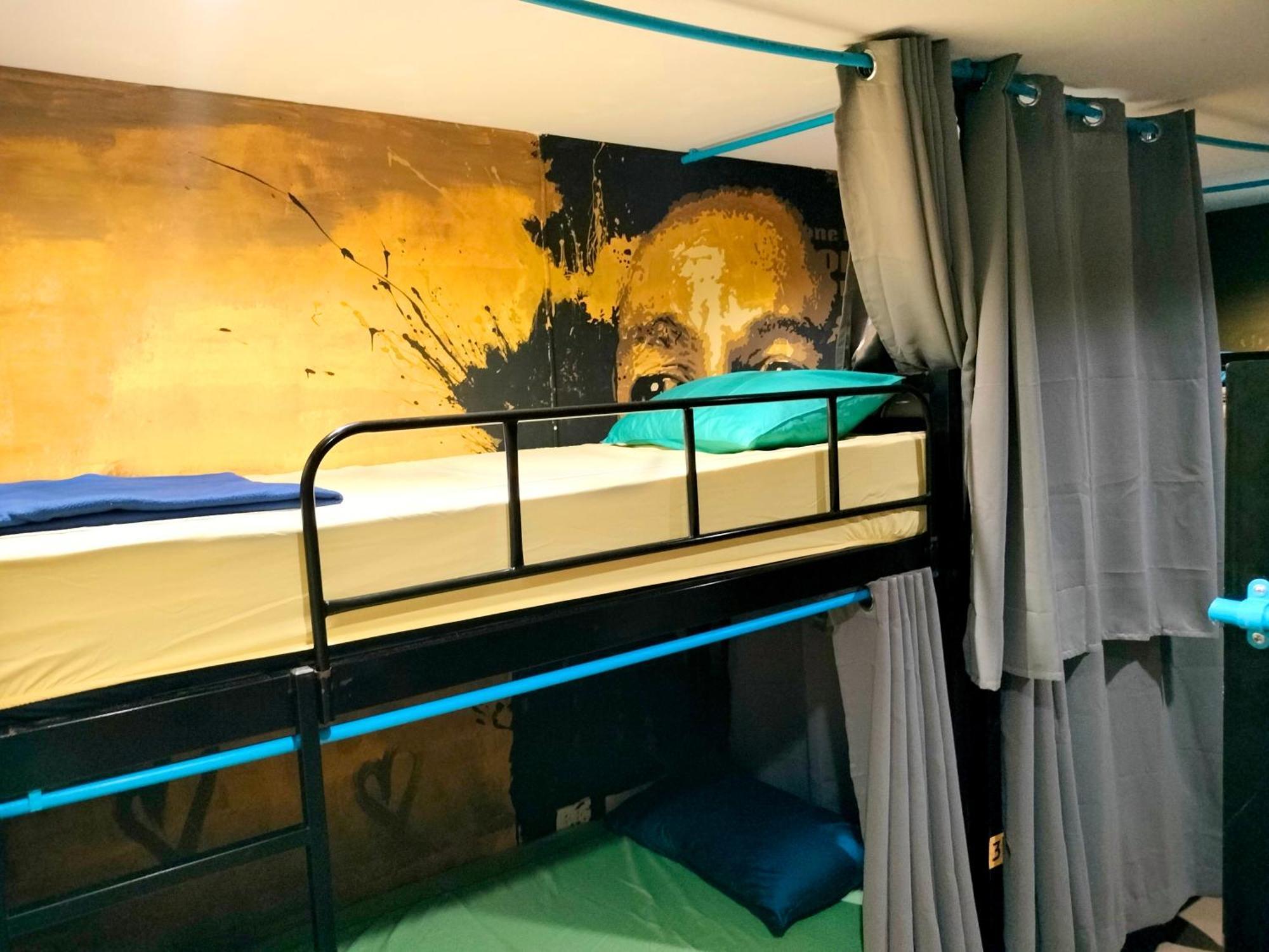 Wet! A Pool Party Hostel By Wild & Wandering Haad Rin Bagian luar foto